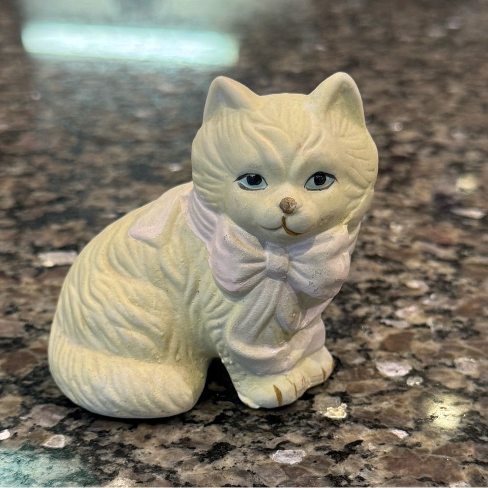 Vintage Persian Cat Pink Bow Blue Eyes Porcelain Figurine Decorative Collectible
